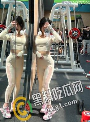 推特反差健身网红 悲哀小狗 高颜值女神自慰福利秀 JK装 豹纹裙白丝袜 诱惑满满!-3