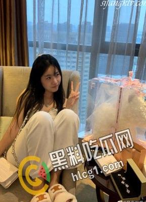 推特反差健身网红 悲哀小狗 高颜值女神自慰福利秀 JK装 豹纹裙白丝袜 诱惑满满!-8