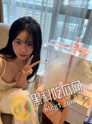 推特反差健身网红 悲哀小狗 高颜值女神自慰福利秀 JK装 豹纹裙白丝袜 诱惑满满!-12