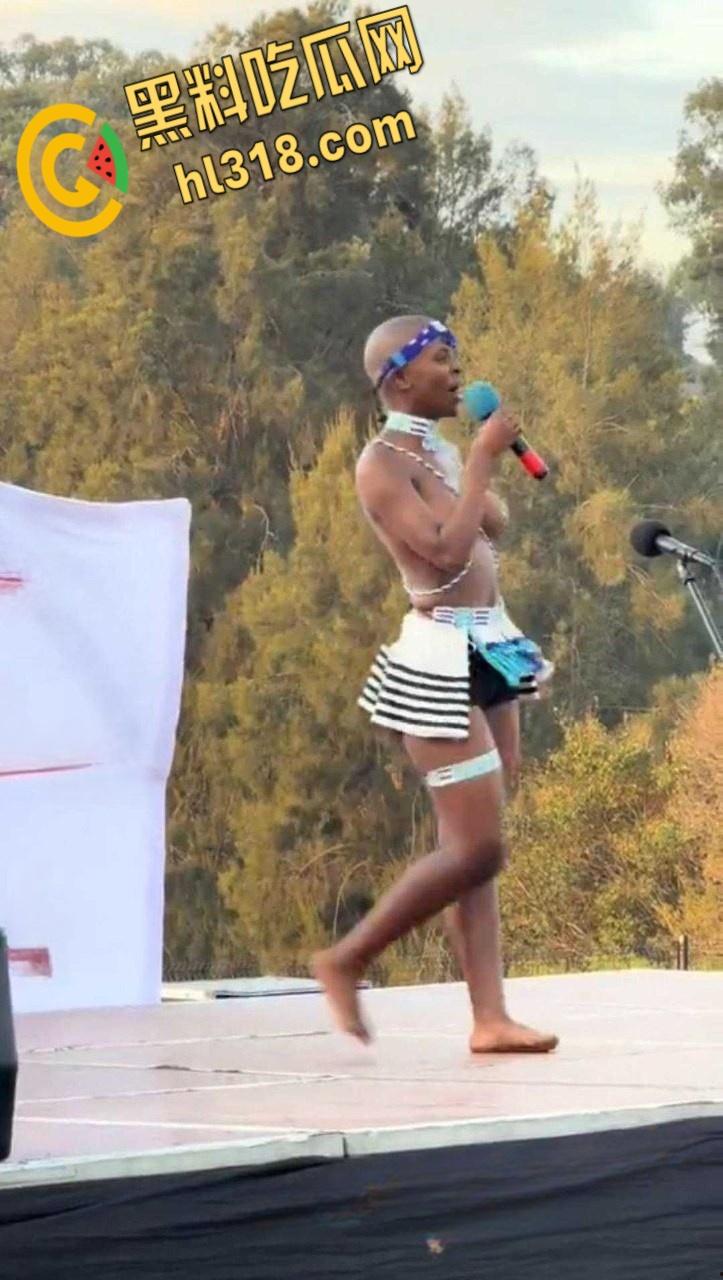 开普敦东部Miss inkciyo传统选美比赛,参加选手必须是处女,性感酮体舞台一展歌喉,不得不说真有看点 !-2