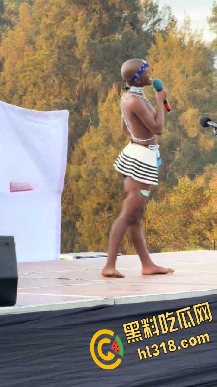 开普敦东部Miss inkciyo传统选美比赛,参加选手必须是处女,性感酮体舞台一展歌喉,不得不说真有看点 !-7