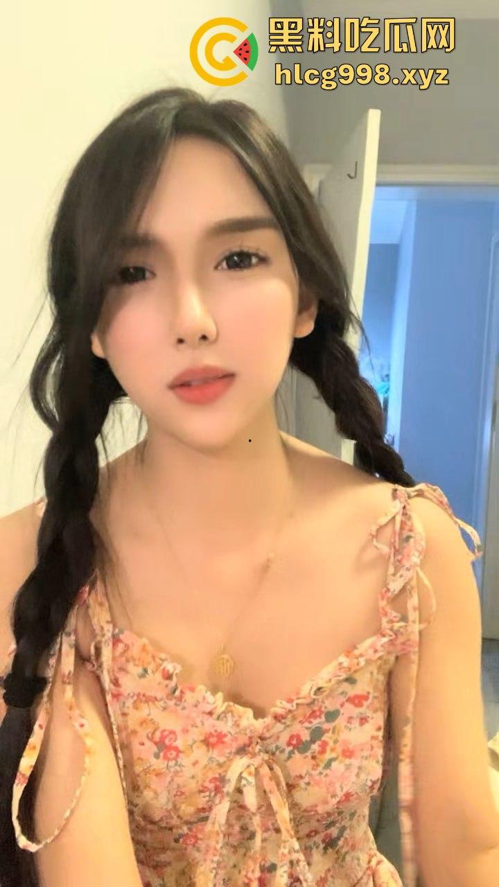 抖音1万粉丝小网红【偷走一头猪猪】!清秀女神转型黄播,啤酒瓶激情自慰,长腿裸舞跳得你直上头!-5