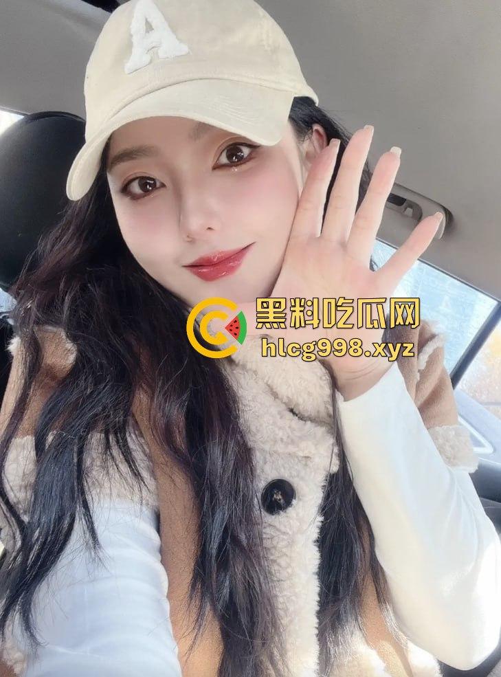 抖音1万粉丝小网红【偷走一头猪猪】!清秀女神转型黄播,啤酒瓶激情自慰,长腿裸舞跳得你直上头!-10