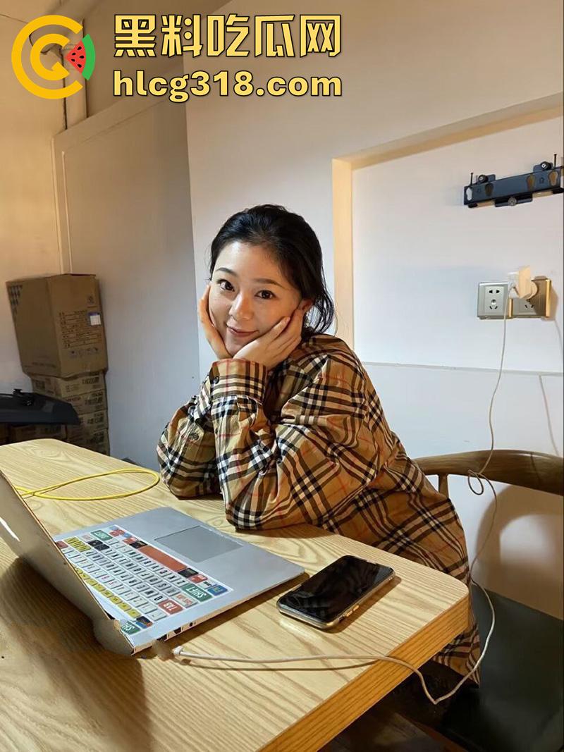 南通长腿反差婊【罗婷嘉】,细腰肥臀身材极品,分手后偷开男友家门锁,只为了追求大鸡巴的快乐!-5