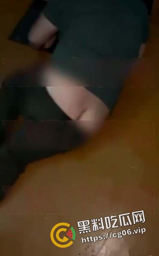 俄罗斯男子猥亵邻居女孩被监控拍下 第二天就被正义人士抓住打死-5