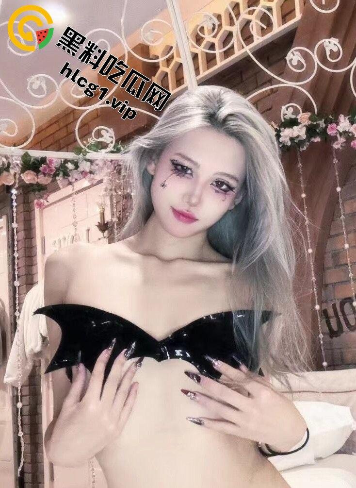 瓜友爆料!成都反差婊母狗生活照流出,这张脸蛋绝了,小母狗还真是诱人!-5