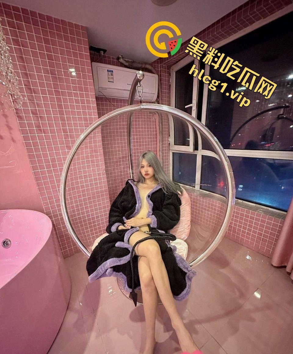 瓜友爆料!成都反差婊母狗生活照流出,这张脸蛋绝了,小母狗还真是诱人!-8