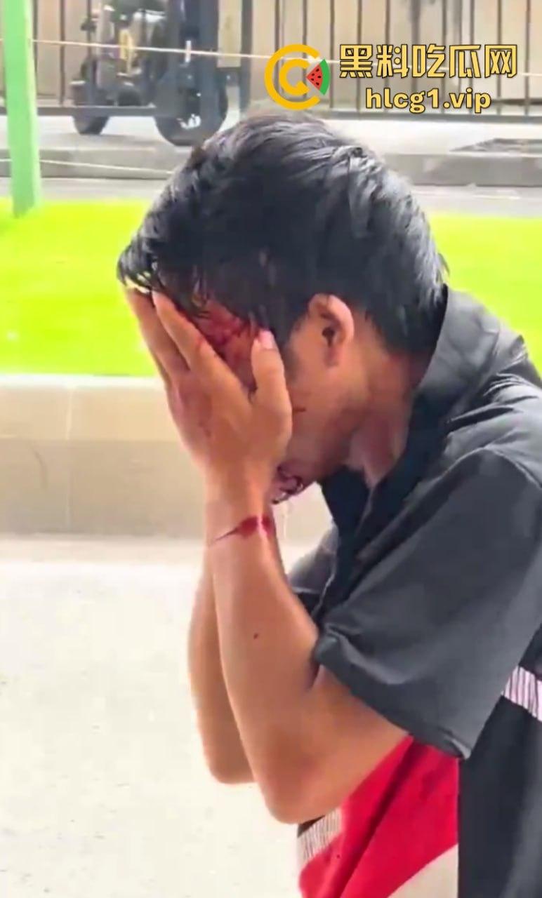 悲催!广州一快递小哥逆行撞到一豪车后 冲向过往车辆自残！-6