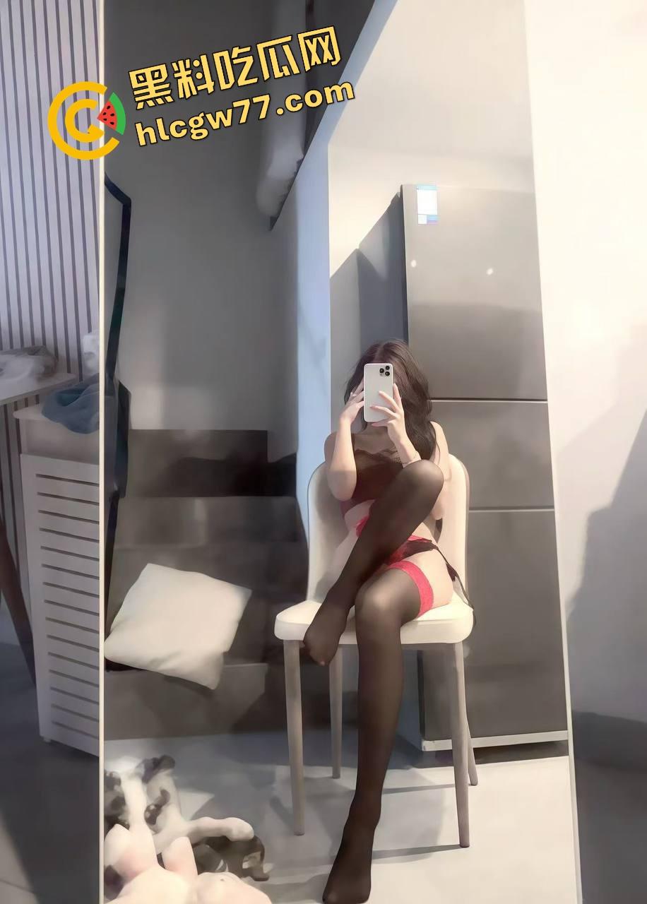 宁夏极品嫩妹【房于心】反差婊内裤套头狂舔鸡巴，天然毛丛嫩逼被猛操到喷泉，高颜骚货口交上瘾！-4