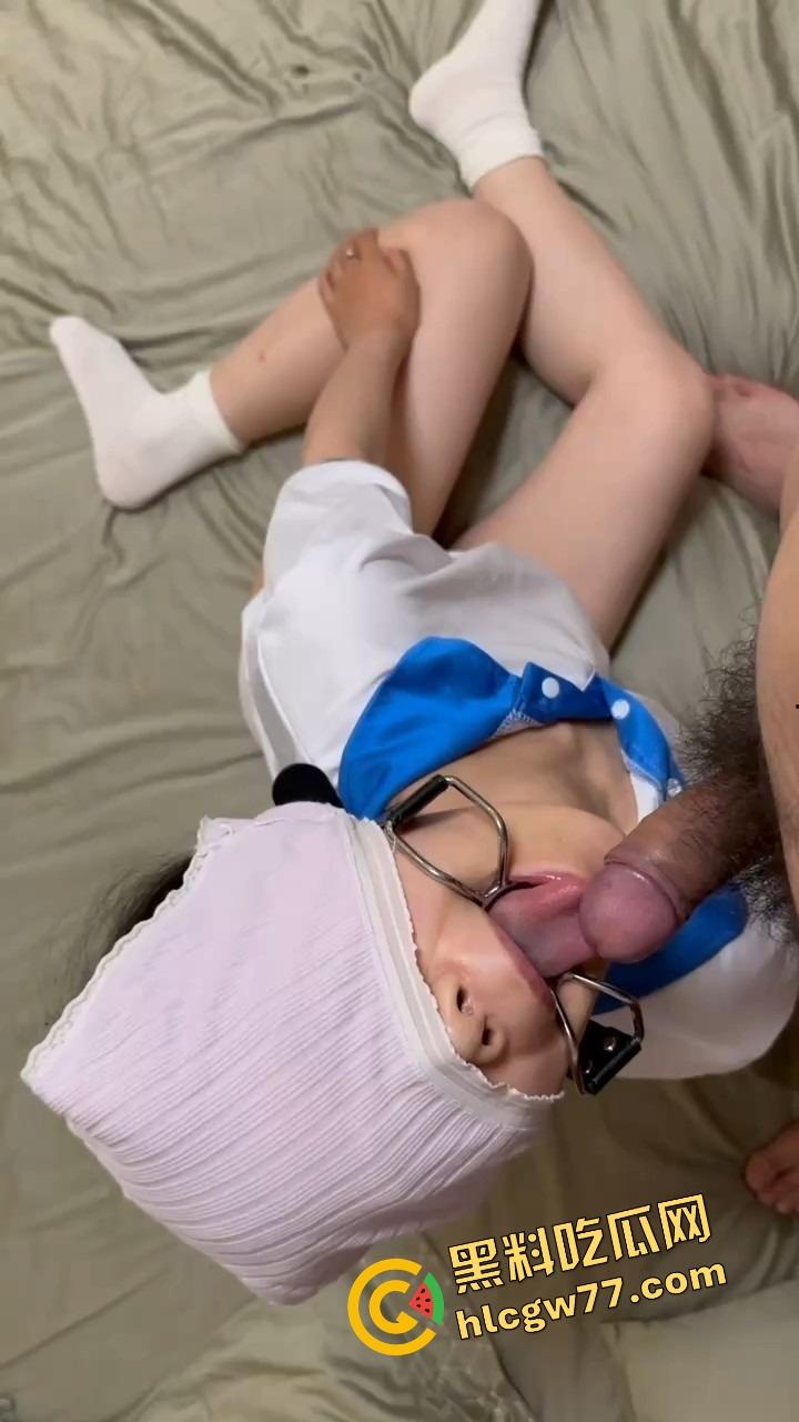 宁夏极品嫩妹【房于心】反差婊内裤套头狂舔鸡巴，天然毛丛嫩逼被猛操到喷泉，高颜骚货口交上瘾！-12