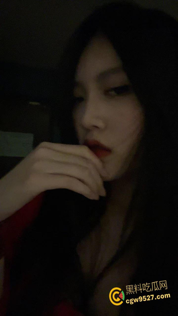 极品巨乳高三卫校女生,在宿舍偷偷自慰揉奶,偷感十足小小年纪就玩的这么刺激,嫩逼太欠操了 !-4