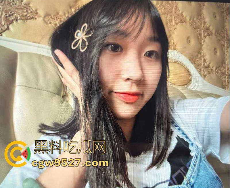 湖南师范学院00后【李小晴】做爱视频被男友曝光，巨乳翘臀画面露骨火辣，喜欢后入猛干淫水四溅！-4