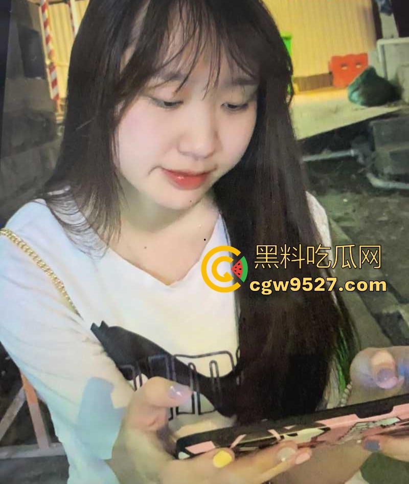 湖南师范学院00后【李小晴】做爱视频被男友曝光，巨乳翘臀画面露骨火辣，喜欢后入猛干淫水四溅！-6