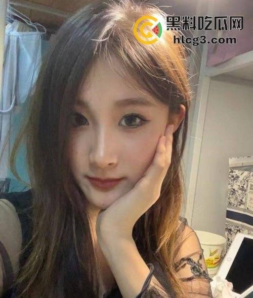 上海艺术学院极品反差校花『方卓威』颜值顶尖的纯欲女神被金主包养啪啪视频流出！-1