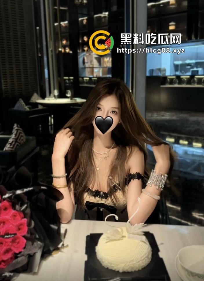 湖南05大学生『姜桃桃』177长腿，直播装纯等有钱鸡巴，奶钉大奶富人专享，69玩出96的姿势！-2