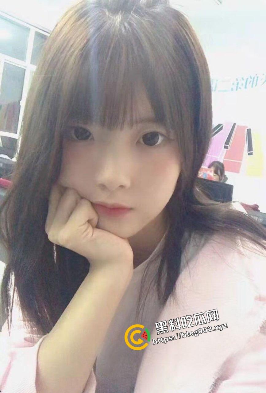 郑州商业中专清纯双马尾萝莉『李可馨』被男友调教露出！童颜巨乳的极致诱惑！-1