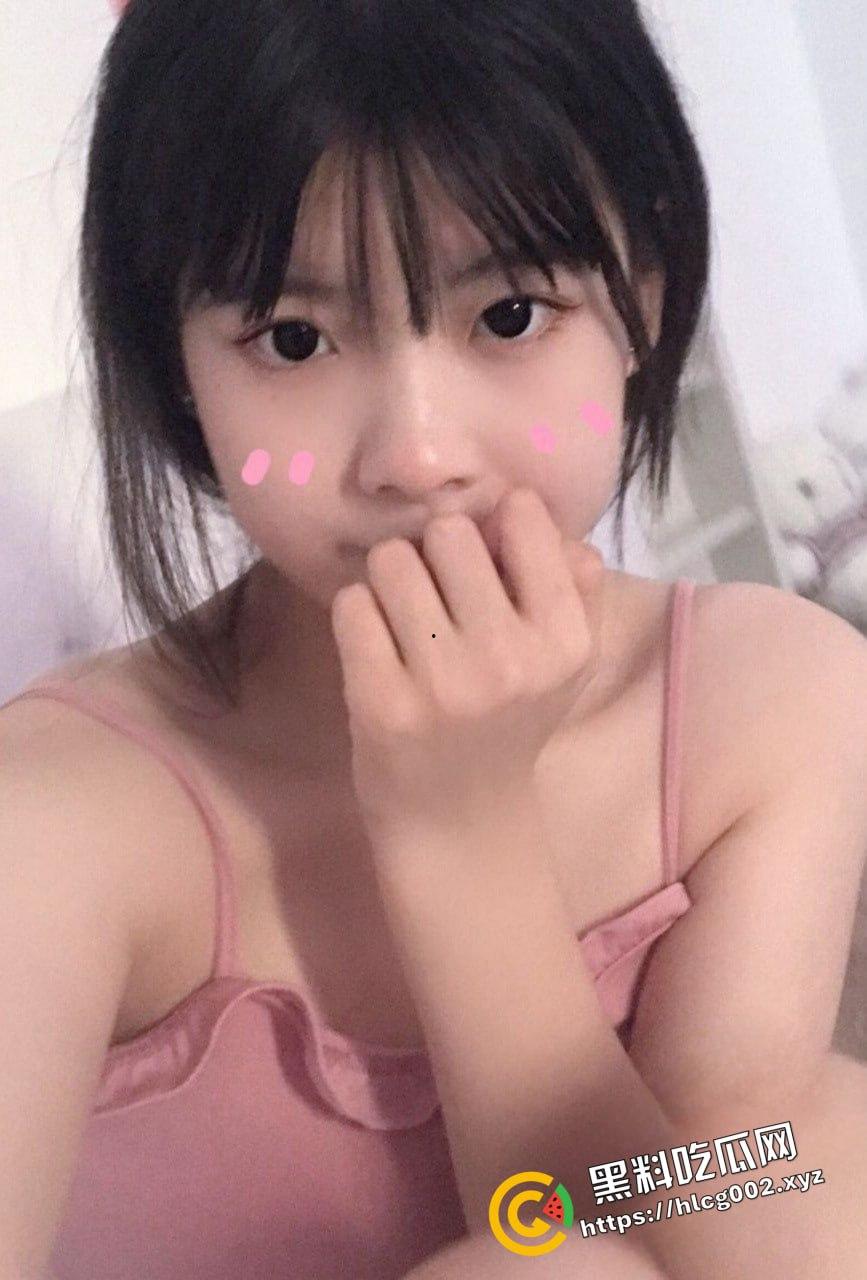 郑州商业中专清纯双马尾萝莉『李可馨』被男友调教露出！童颜巨乳的极致诱惑！-4