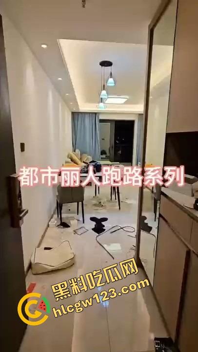 仙女撤退不带走一片云彩，丝袜满地开花，蟑螂拖家带口，这是租房？还是考古挖掘人类退化遗迹？-7