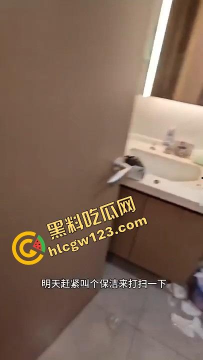 仙女撤退不带走一片云彩，丝袜满地开花，蟑螂拖家带口，这是租房？还是考古挖掘人类退化遗迹？-8