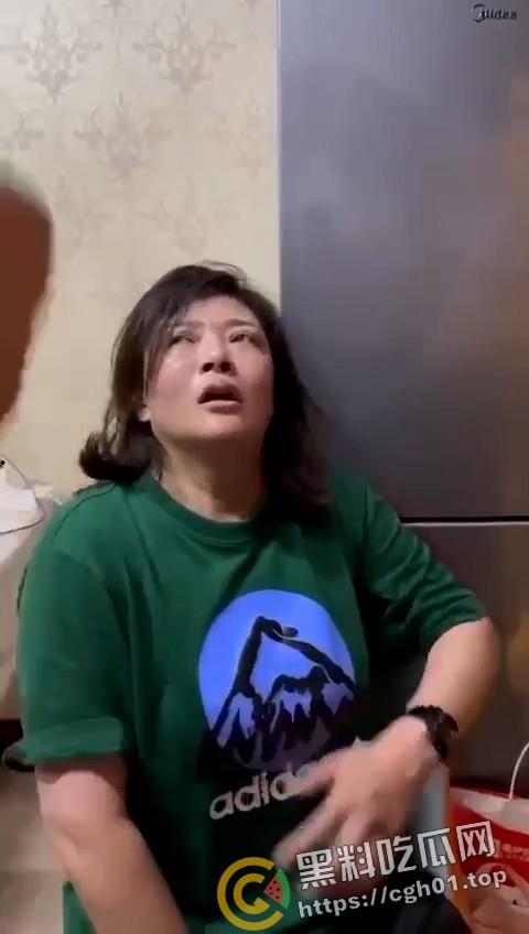 春晚都没你精彩！老男人出轨侄媳妇被捉奸在床 警察来了都哭笑不得 全程对白比小品都好笑-2