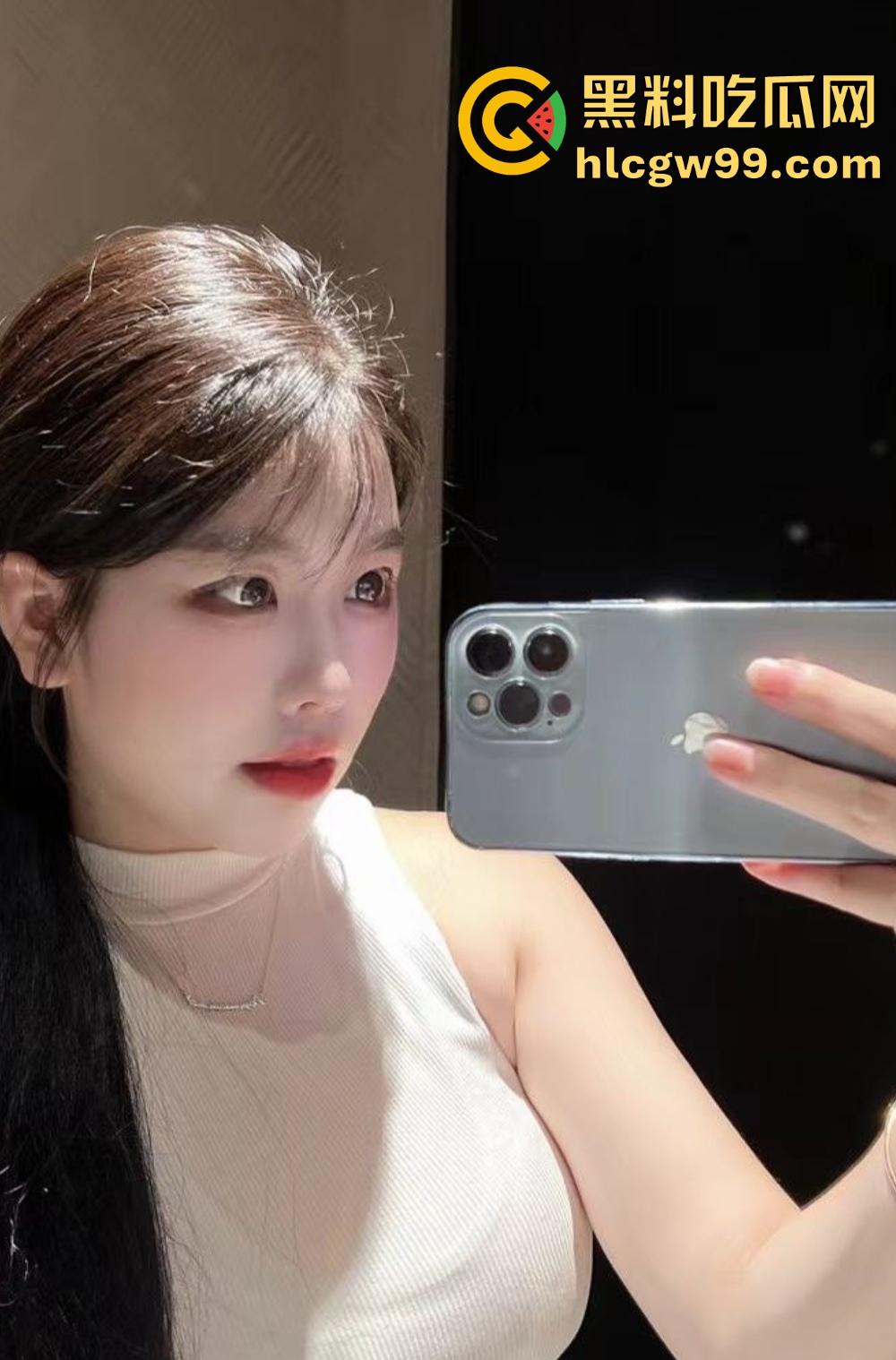 深圳气质绿茶【李萍莹】白天健身贵妇，夜晚跪操做母狗，高端包装下的骚货，身材火辣骑一次就上瘾！-11