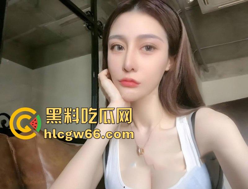 老色批你的大奶来了 高颜值巨乳美女的大尺度自慰福利视频 粉嫩的大奶像奥迪A8的车灯一样的亮眼！-1