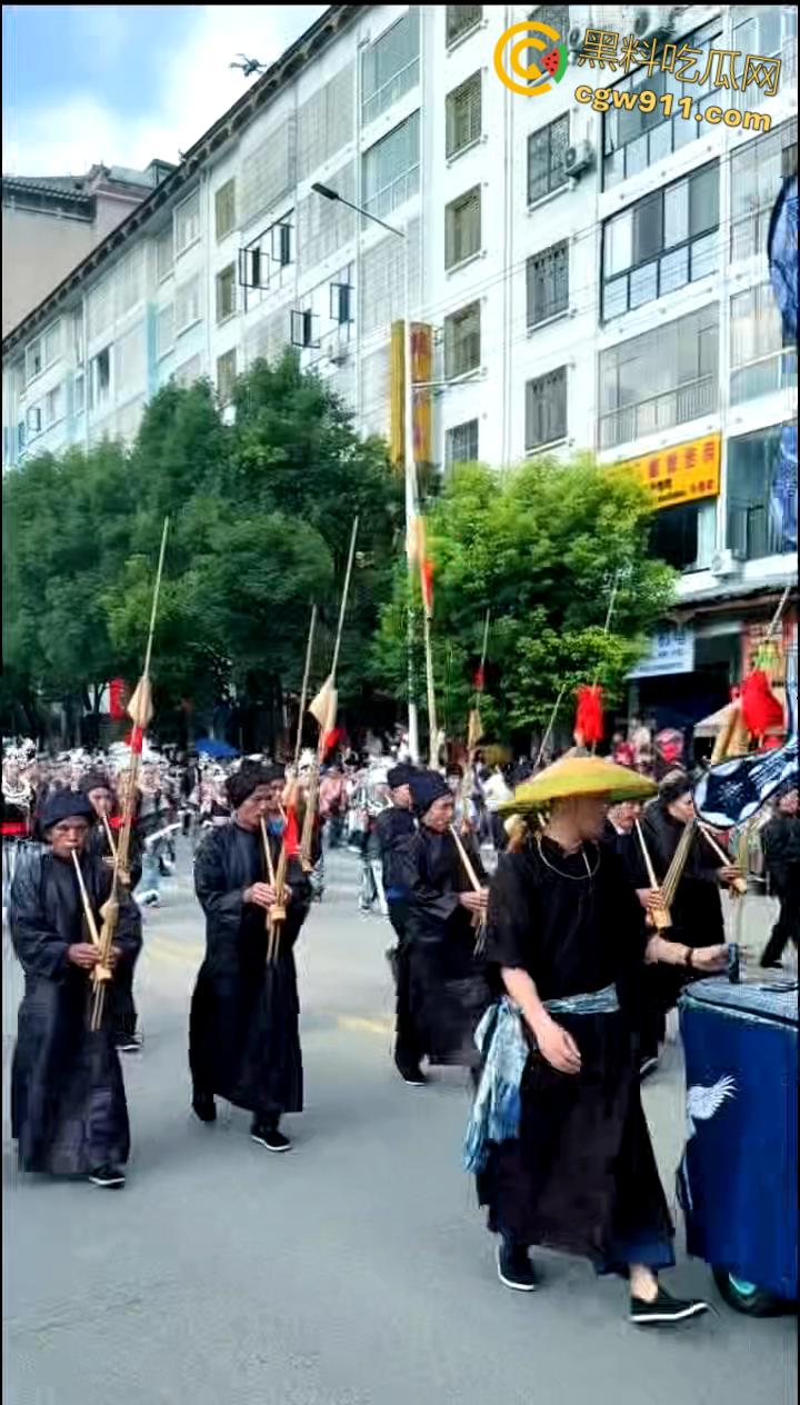 贵州丹寨县龙泉镇中国非遗保护年会 ,非遗周大型非遗万人盛装巡演,非遗瑰宝代代传,场面壮观精彩绝伦震撼人心!-6