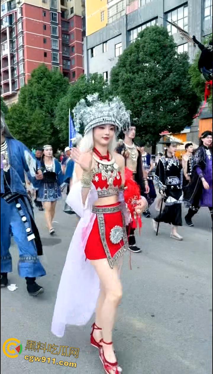 贵州丹寨县龙泉镇中国非遗保护年会 ,非遗周大型非遗万人盛装巡演,非遗瑰宝代代传,场面壮观精彩绝伦震撼人心!-9