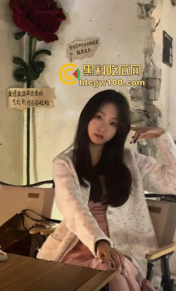 重庆工商大学经济学院【张琪】校内装乖乖学生，校外却给人当小三，没毕业就吃上人夫鸡巴吃到停不下来！-8