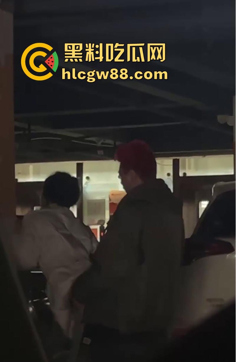 江西九江万达广场地下车库惊现激情时刻 情侣大胆挑战车库打炮，不料被偷拍 内容炸裂！-4