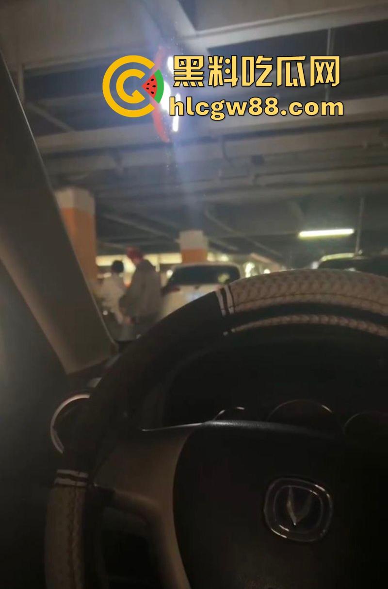 江西九江万达广场地下车库惊现激情时刻 情侣大胆挑战车库打炮，不料被偷拍 内容炸裂！-7