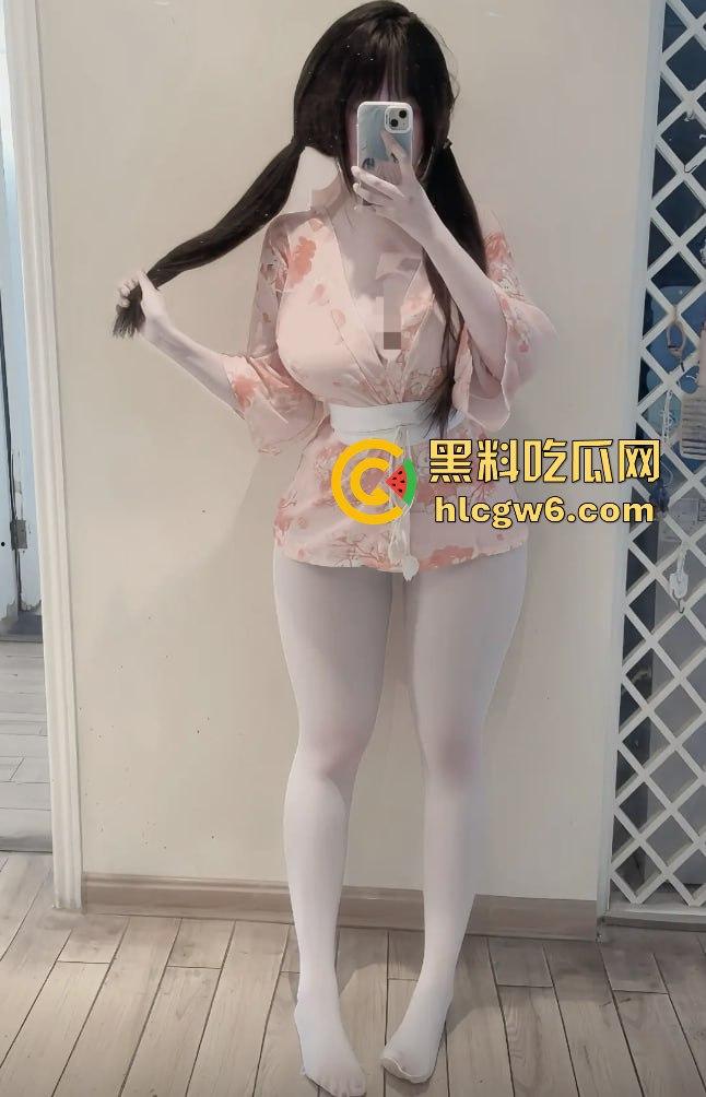 抖音巨乳女神『美田优U子』清纯脸超级奶堪称人间打奶机，大尺度外网福利全泄露，这对奶子简直大到能当靠枕！-4