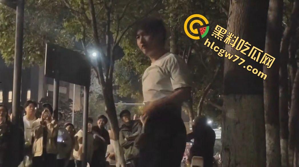 昨晚宣城高中楼下惊天大瓜！纯情男被嫌痘脸甩，闺蜜推新欢，哭瘫宿舍楼下成青春疼痛神剧！-8