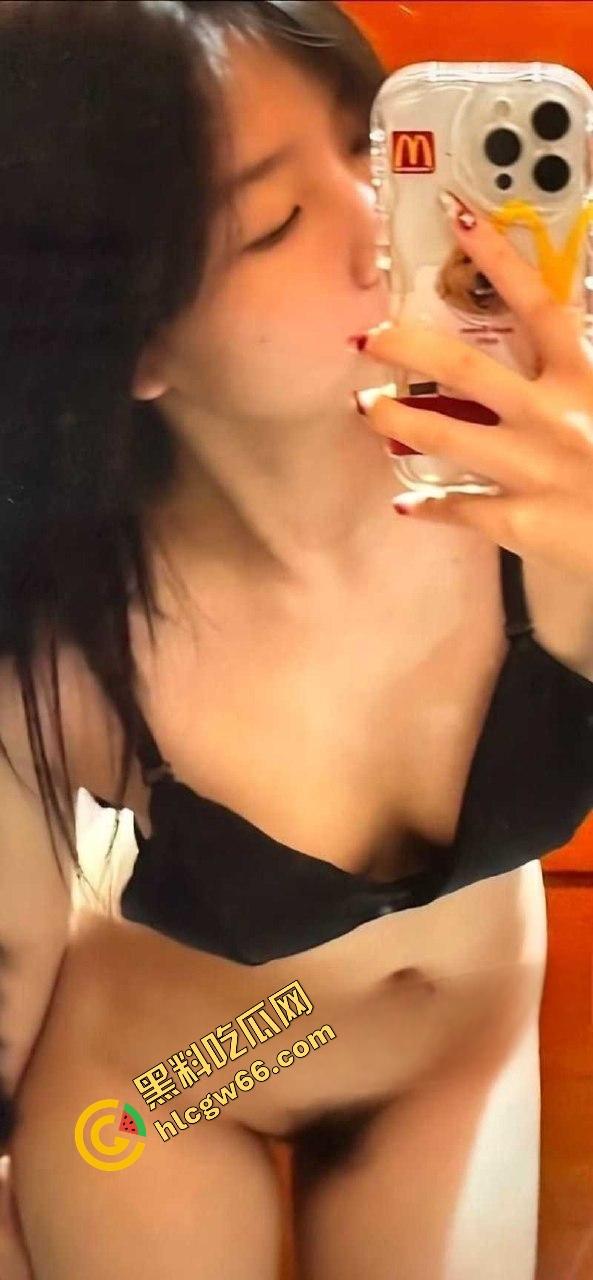 深职院极品绿茶【曾静汶】淫片流出!背地里玩群插回家搞前任,被操到翻白眼全程被拍摄留档!-9