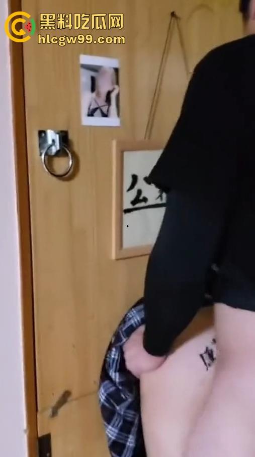 帝都调教大佬神级操作，亲手养成的骚逼变成公厕，群友轮番带套上阵爆操，这才是真正的共享经济！-9