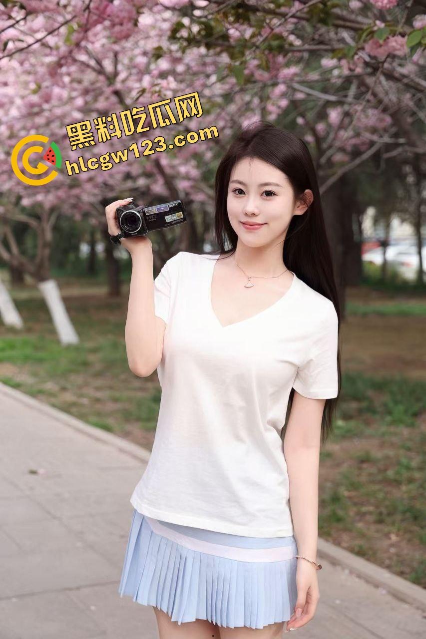 大鸡巴怒插骚货湿逼，打桩声震天淫水流成小河，上面狂干下面盛水，最后还要喝逼水润喉？-6