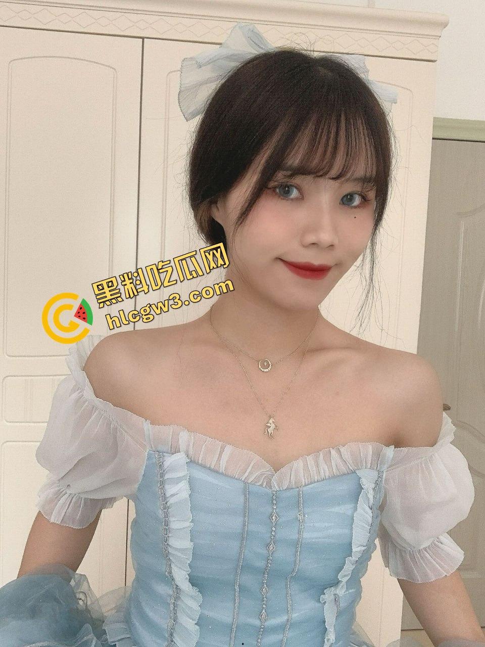 百色职业学院大二骚鸡『徐海欣』给金爸的定制私拍外泄 用笔涂骚奶大力撕逼！独家流出！-3