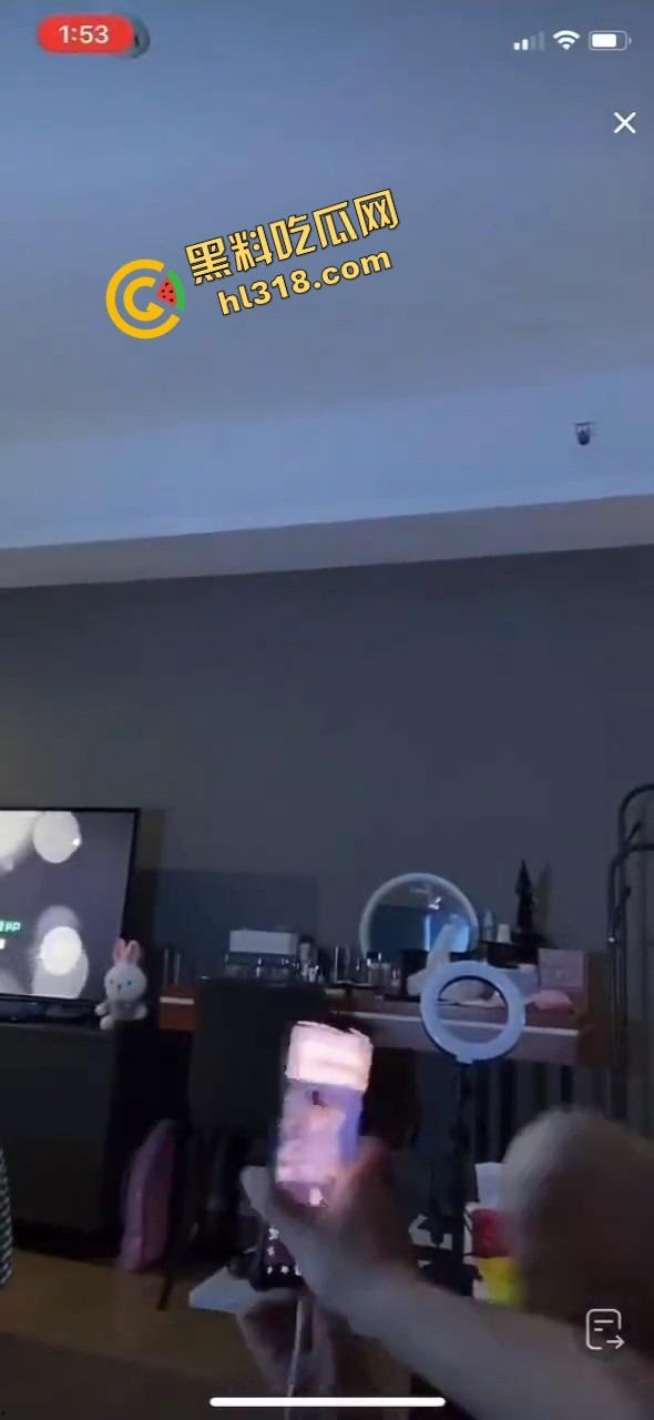 抖音女主播带货带进被窝，直播时约榜一大哥边做爱边互动，这就是互联网电子野战赚钱做爱两不误！-7