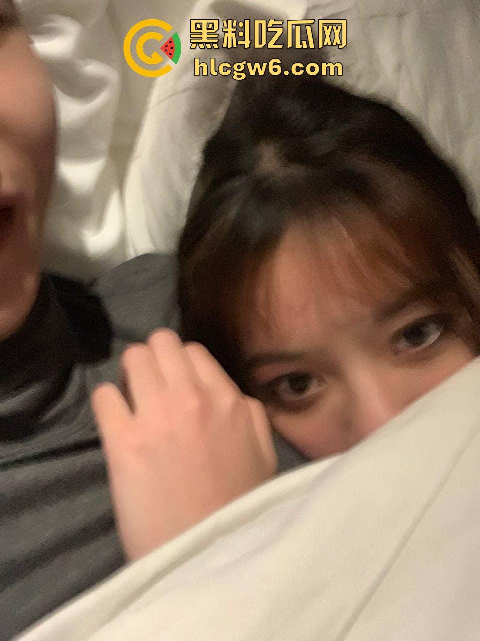 杭州蜜桃臀骚比【玩偶莹】被推特主李茶酒操翻,淫荡私拍成有钱人专属玩物,玩腻了直接换货,有钱人是真的会玩!-7