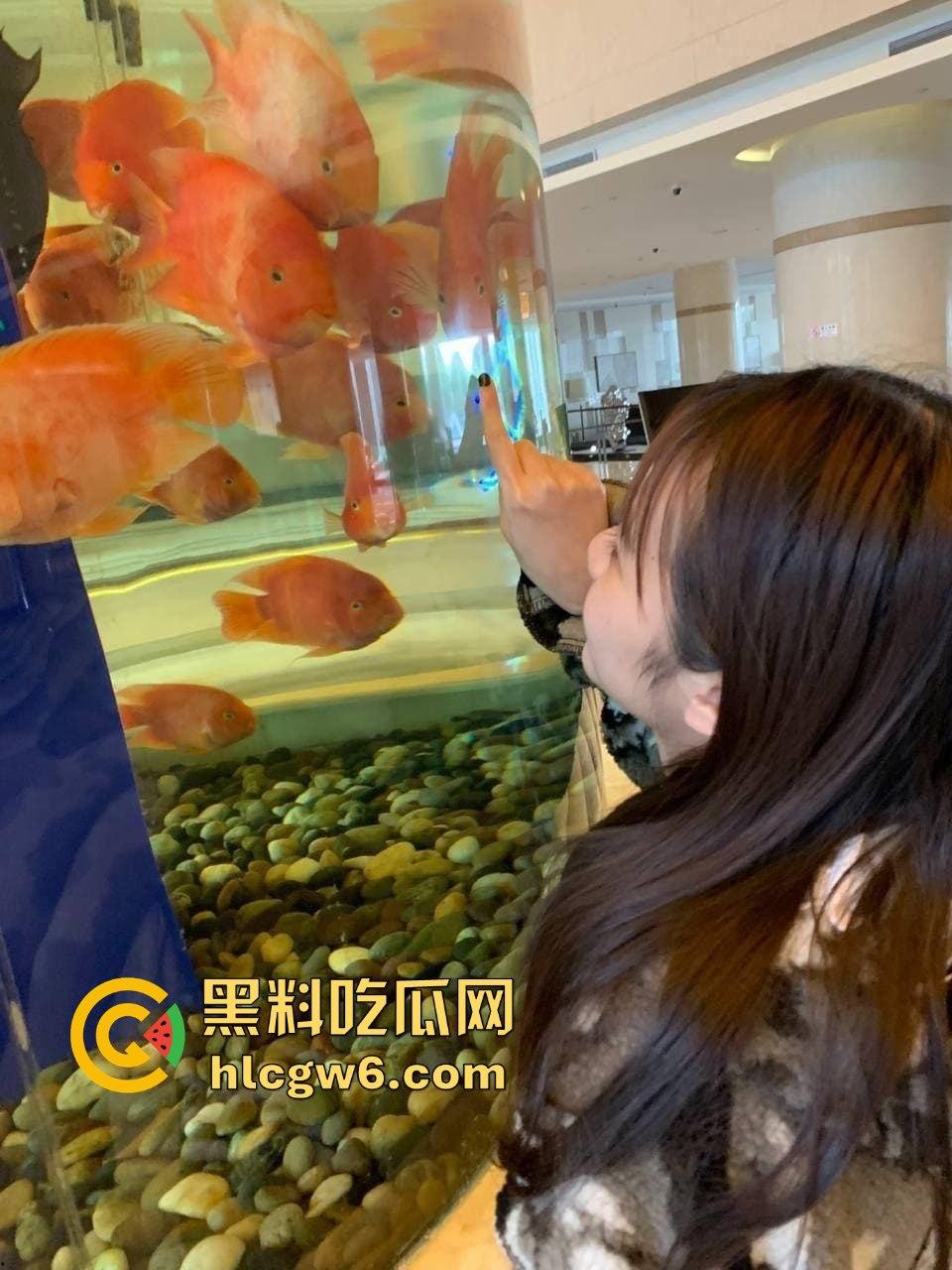 杭州蜜桃臀骚比【玩偶莹】被推特主李茶酒操翻,淫荡私拍成有钱人专属玩物,玩腻了直接换货,有钱人是真的会玩!-12