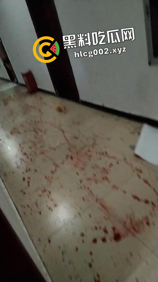 贵州黔南中等职业技术学院宿舍杀人 楼道血流成河 校方封锁消息 现场视频流出 血腥慎入-5