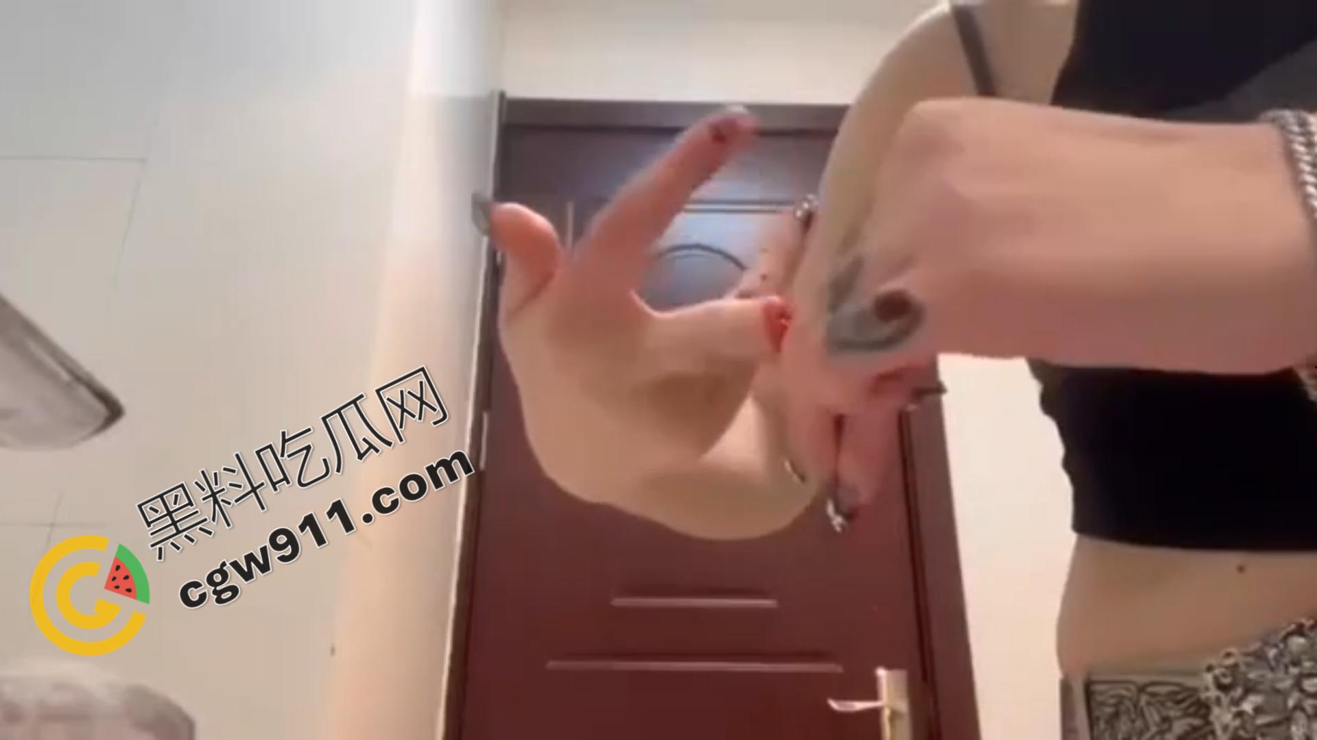 血腥现场：女子冷静切断手指，鲜血横流，血肉模糊，恐怖画面令观众毛骨悚然！-7