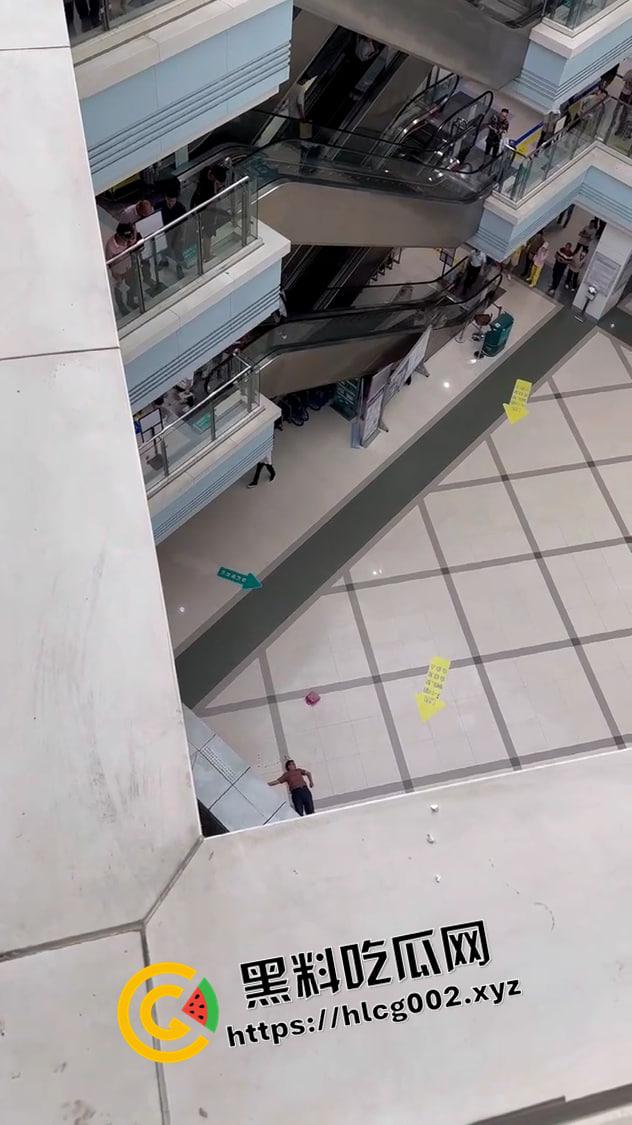 广西一附院 大叔绝望跳楼自杀 这是要多绝望啊  前排视角视频流出-3