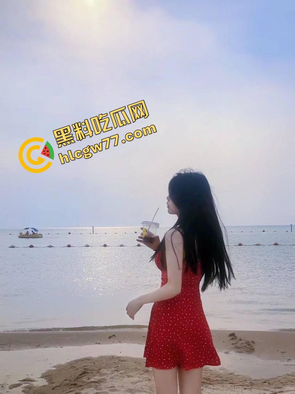 浦东骚夫真实献妻带长腿御姐老婆找男大开干，69互舔鸡巴小穴老公边录边撸！-7