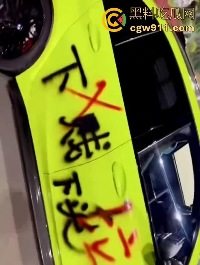 疑是宝马最新配色涂装？福清宝马渣男脚踏多船被发现，多名女友上门给其车改装，还别说这配色还行！-8