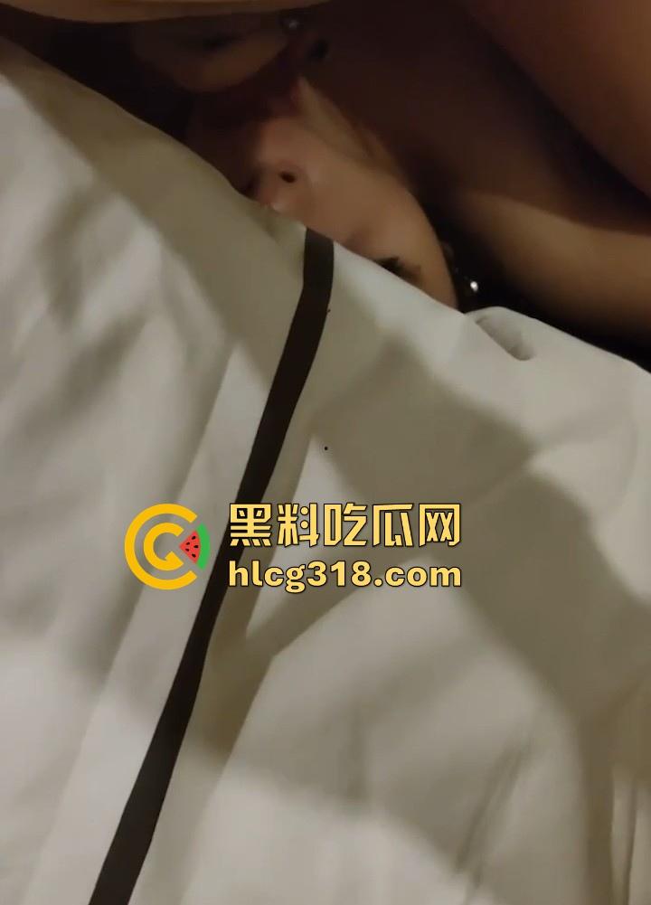 湖南软件技术职业技术大学【李思瑾】脚踏三只船翻车，网络聊骚约炮，前男友怒爆不良视频！-8