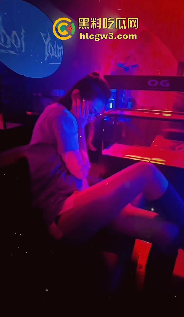 周末火锅约炮人妻『戴雅妍』 火锅局直通床上局 酒吧喝嗨主动求操 少妇屁股一拍屁股翘成桥大腿夹紧喊别停!-5