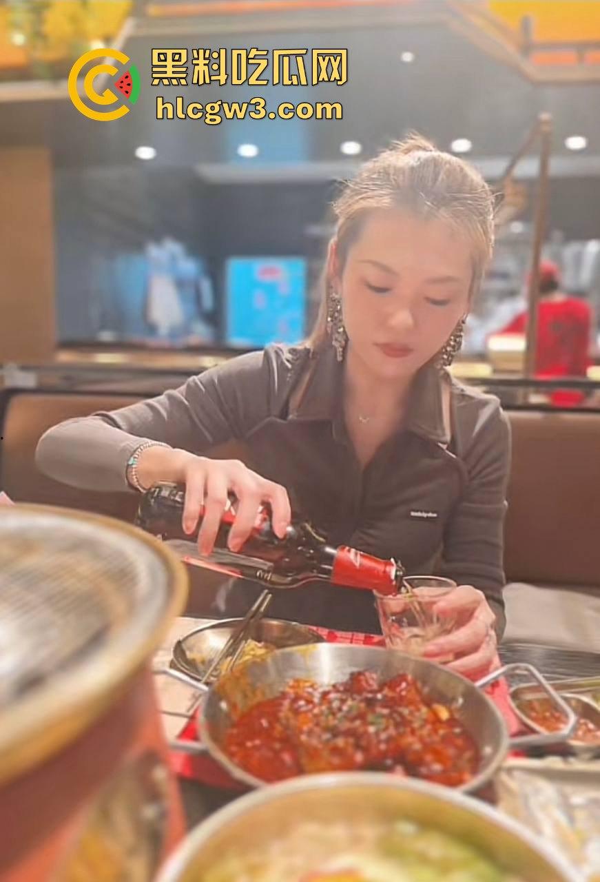 周末火锅约炮人妻『戴雅妍』 火锅局直通床上局 酒吧喝嗨主动求操 少妇屁股一拍屁股翘成桥大腿夹紧喊别停!-9