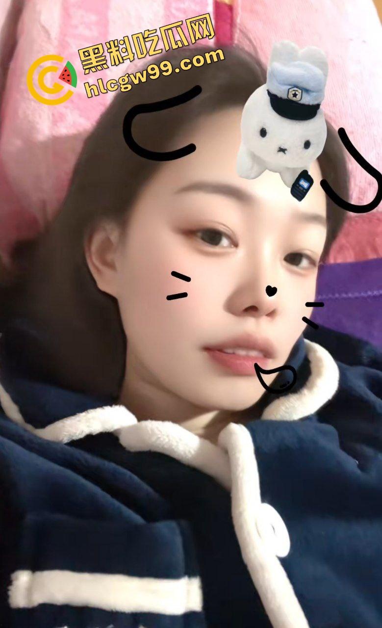 瓜友独家投稿曝光流出！偷拍亲生姐姐用迷药将其迷倒，扒开内裤观赏骚逼！-2