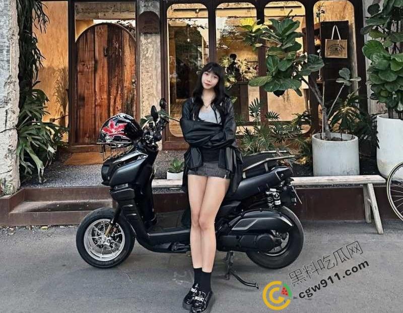 IG高颜值机车博主露脸口交视频外流！口手并用舌技超群，吞屌画面口水拉丝，风骚诱人！-3